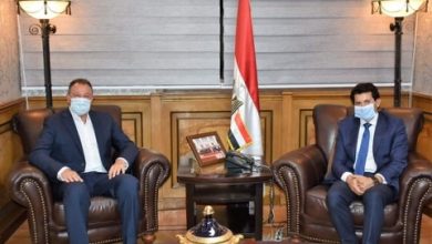 صورة وزير الرياضة يجتمع مع رئيس النادى الأهلى