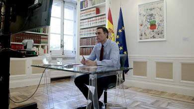 صورة رئيس الحكومة الإسبانية سانشيز يطلب من الاتحاد الأوروبي أن يستجيب على وجه السرعة للأزمة الناجمة عن وباء كوفيد-19