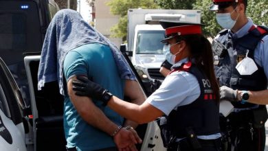 صورة اعتقال إرهابيين جزائريين كانا يعتزمان الهجوم بالمتفجرات في برشلونة