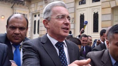 صورة أمرت المحكمة العليا الكولومبية بإقامة جبرية للرئيس السابق أوريبي