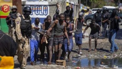 صورة في جمهورية هايتي أعمال شغب دامية وهروب من السجن أسفرت عن مقتل 25 شخصا على الأقل