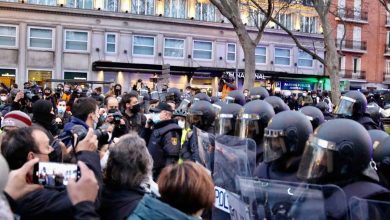 صورة احتجاجات لمغني الراب الكاتالوني هاسل في مدريد وكاتالونيا بعد شهر من سجنه