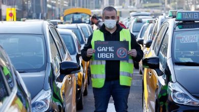 صورة قطاع سيارات الأجرة في برشلونة يعارض عودة أوبر إلى المدينة بمظاهرة ضخمة