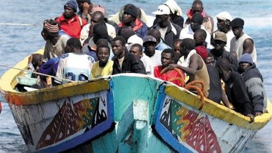 صورة إنقاذ حوالي 250 مهاجرًا في خمسة زوارق وقوارب عند وصولهم إلى جزر الكناري ولازالت نزاعات البوليساريو بين المغرب وإسبانيا