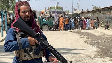 صورة خليل حقاني الوزير المسؤول عن اللاجئين في حركة طالبان حيث الولايات المتحدة لا تستطيع القبض عليه منذ منذ عام 2011