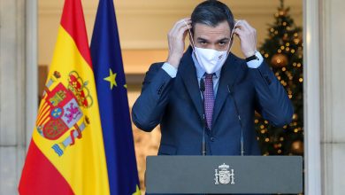 صورة المافيا تدمر إسبانيا وسانشيز يعقد مؤتمرًا للرؤساء الحكومات الاقليميين لإعلان الموجة السادسة ومن المحتمل الإغلاق