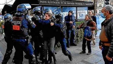 صورة المافيا كورونا تستمر وتحطم “قوافل الحرية” مع انتشار الشرطة في باريس ولاهاي (هولندا)
