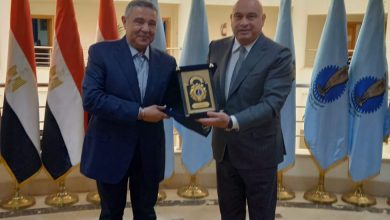 صورة القائم بأعمال سفارة جورجيا لدى مصر يناقش مع محافظ البحر الأحمر كيفية التعاون فى المجال السياحى