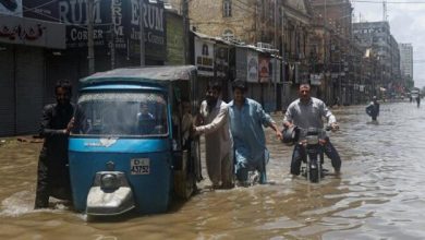 صورة غضب الطبيعة يتحرك ولقي ما لا يقل عن 357 شخصًا مصرعهم في باكستان نتيجة الأمطار الموسمية