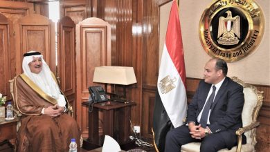 صورة سفير السعودية بالقاهرة يبحث مع وزير التجارة والصناعة التعاون التجارى والصناعى بين البلدين  