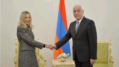 صورة السفيرة المصرية لدى أرمينيا تقدم أوراق اعتمادها إلى الرئيس الأرمينى